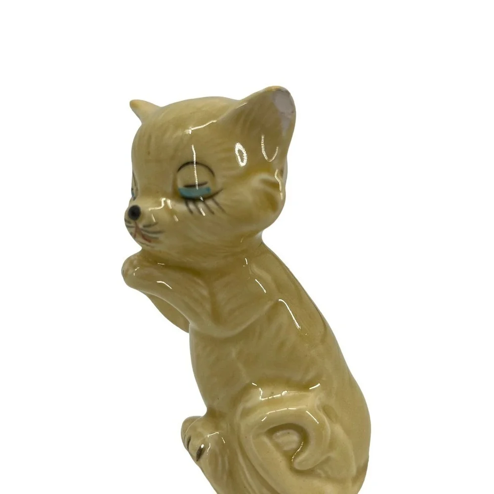 Vintage Salt & Pepper Shakers Cats Standing &‎ Laying Ceramic Collectible